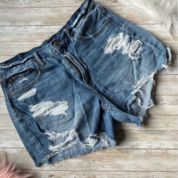 American Eagle 90s Boyfriend Short | Denim Shorts | Distressed | size 4 - Picture 1 of 8